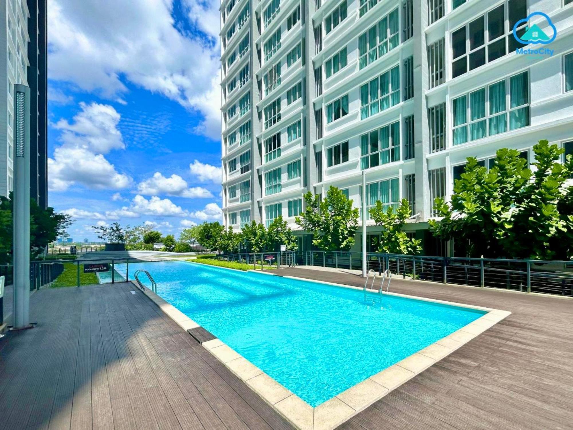 Metrocity Square Condominium-3r2b-9 Pax Apartment Kuching