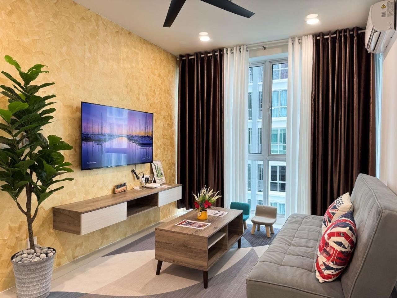 Metrocity Square Condominium-3r2b-9 Pax